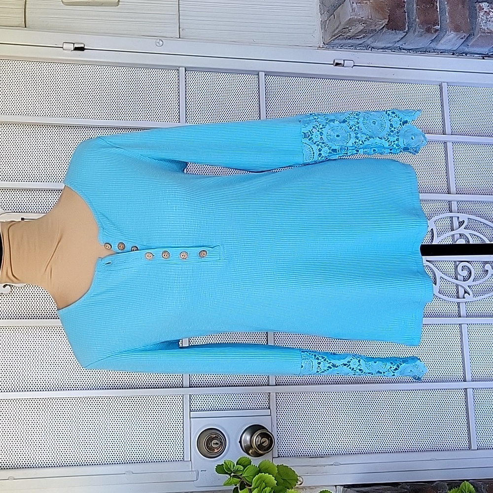 KANCYSTORE long sleeve, aqua blue top. Size S. NWT